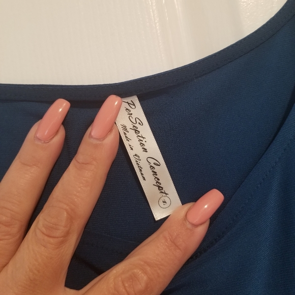 🌈NWT Cold shoulder top - Picture 8 of 9